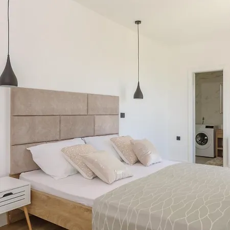 Alea In Okrug Gornji, Heated Private Pool, Jacuzzi, Trogir